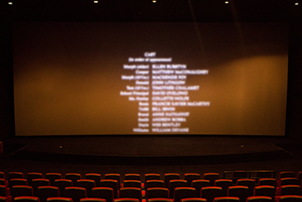 海洋之神hy590国际党委组织召开《长津湖》观影活动