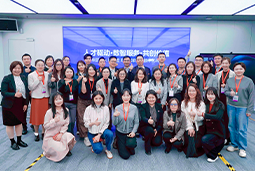 走进标杆现场，共探AI转型——海洋之神hy590国际携手企业高管参访埃森哲智能运营中心